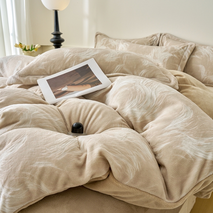 91家纺网 家纺一手货源 找家纺 贝诗梦 2025新款高克重230克5D雕花牛奶绒四件套 时尚咖