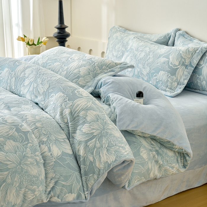 91家纺网 家纺一手货源 找家纺 贝诗梦 2025新款高克重230克5D雕花牛奶绒四件套 花卉青