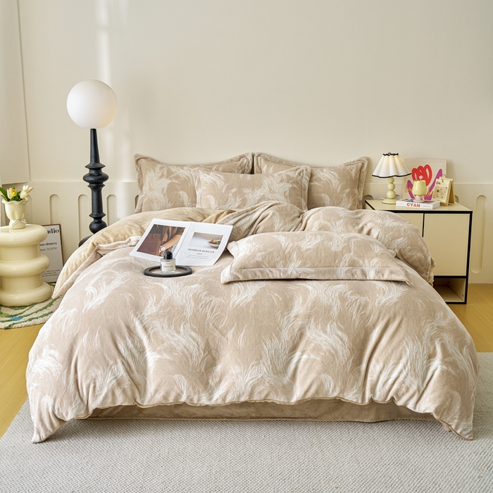 91家纺网 家纺一手货源 找家纺 贝诗梦 2025新款高克重230克5D雕花牛奶绒四件套 时尚咖