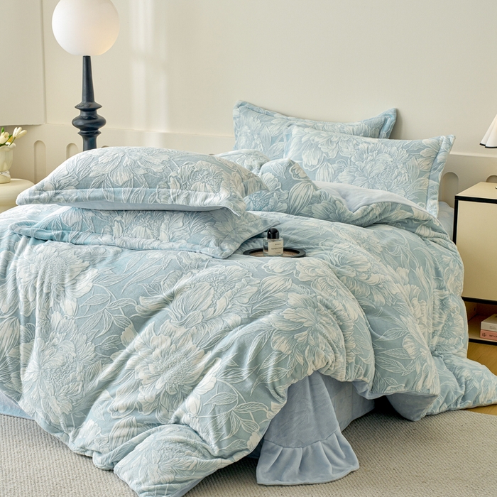 91家纺网 家纺一手货源 找家纺 贝诗梦 2025新款高克重230克5D雕花牛奶绒四件套 花卉青