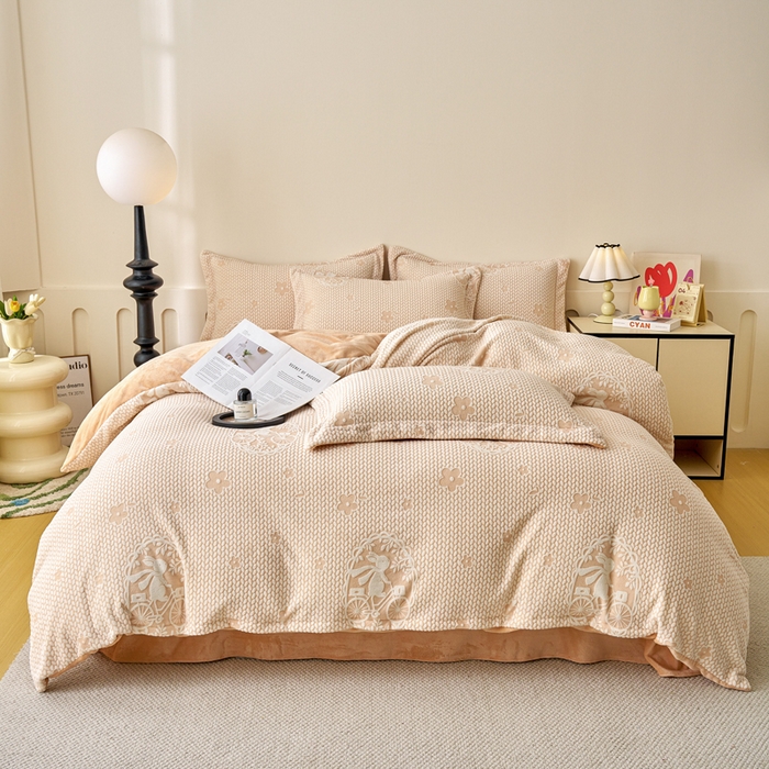 91家纺网 家纺一手货源 找家纺 贝诗梦 2025新款高克重230克5D雕花牛奶绒四件套 浪漫橙