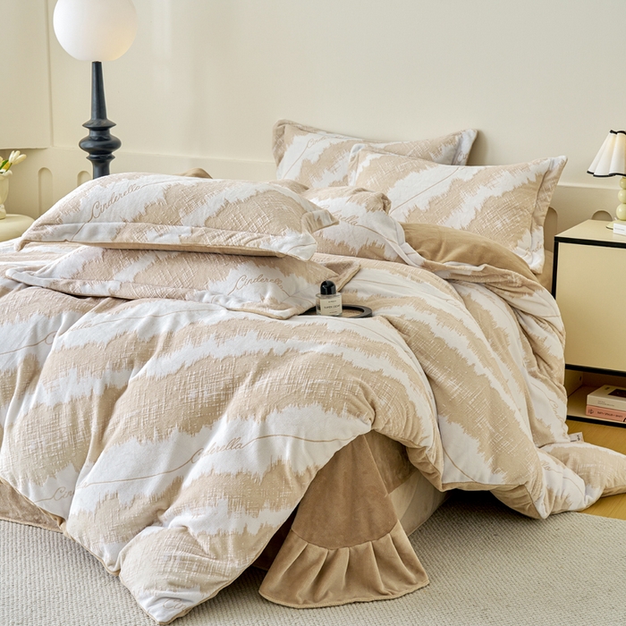 91家纺网 家纺一手货源 找家纺 贝诗梦 2025新款高克重230克5D雕花牛奶绒四件套 格调咖