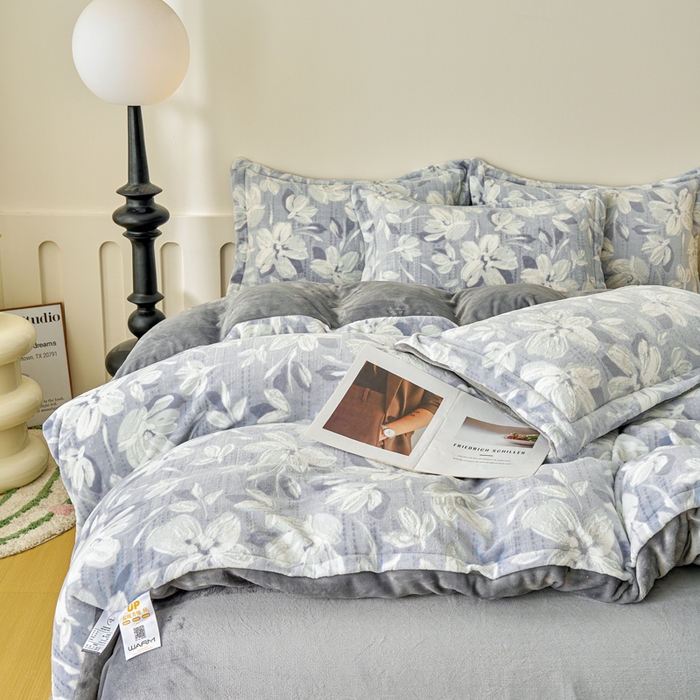 91家纺网 家纺一手货源 找家纺 贝诗梦 2025新款高克重230克5D雕花牛奶绒四件套 花卉蓝