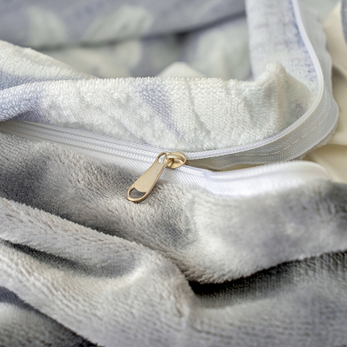 91家纺网 家纺一手货源 找家纺 贝诗梦 2025新款高克重230克5D雕花牛奶绒四件套 花卉蓝