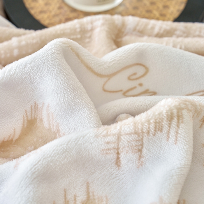 91家纺网 家纺一手货源 找家纺 贝诗梦 2025新款高克重230克5D雕花牛奶绒四件套 格调咖