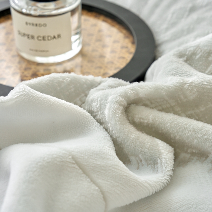 91家纺网 家纺一手货源 找家纺 贝诗梦 2025新款高克重230克5D雕花牛奶绒四件套 格调灰