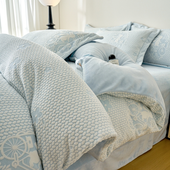 贝诗梦 2025新款高克重230克5D雕花牛奶绒四件套 浪漫蓝