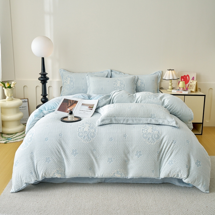 91家纺网 家纺一手货源 找家纺 贝诗梦 2025新款高克重230克5D雕花牛奶绒四件套 浪漫蓝