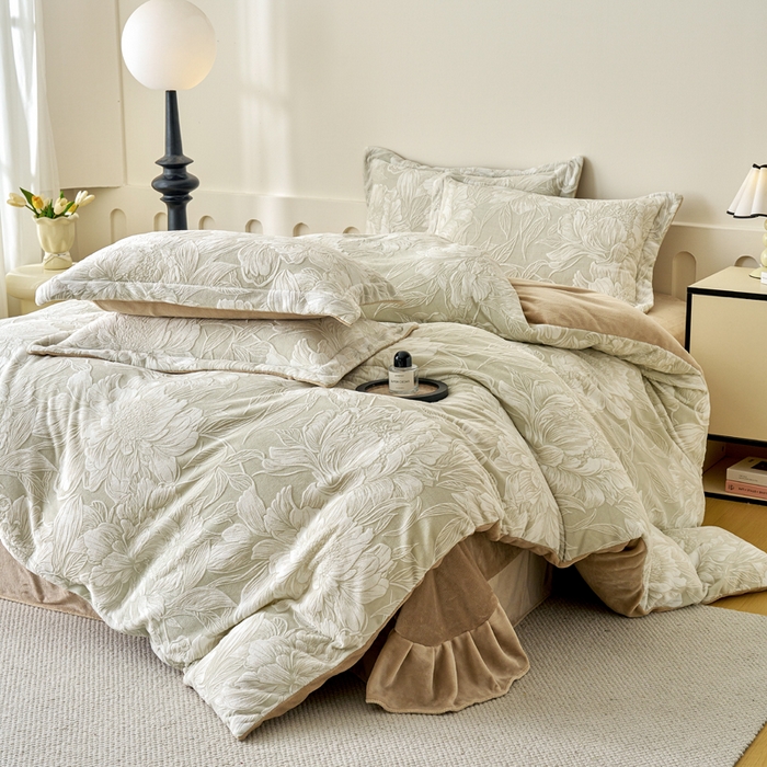 91家纺网 家纺一手货源 找家纺 贝诗梦 2025新款高克重230克5D雕花牛奶绒四件套 花卉咖