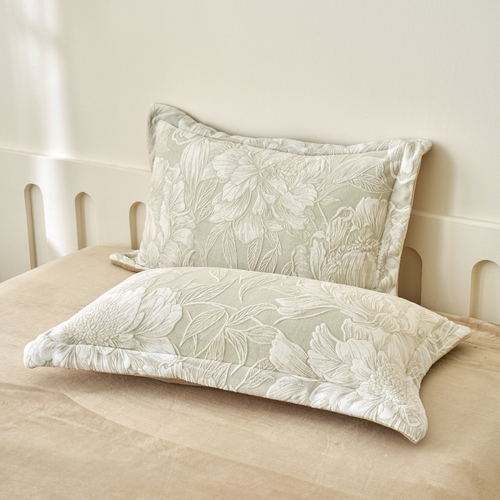 91家纺网 家纺一手货源 找家纺 贝诗梦 2025新款高克重230克5D雕花牛奶绒四件套 花卉咖