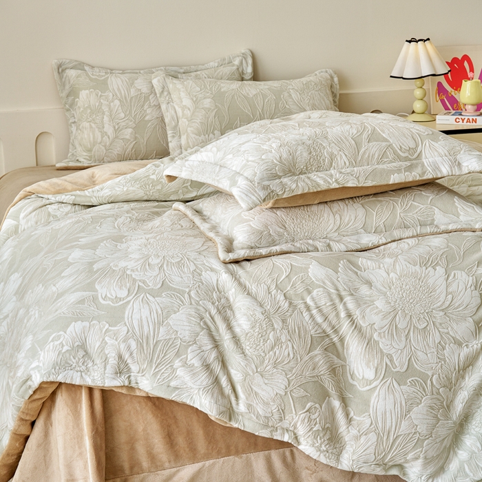 91家纺网 家纺一手货源 找家纺 贝诗梦 2025新款高克重230克5D雕花牛奶绒四件套 花卉咖