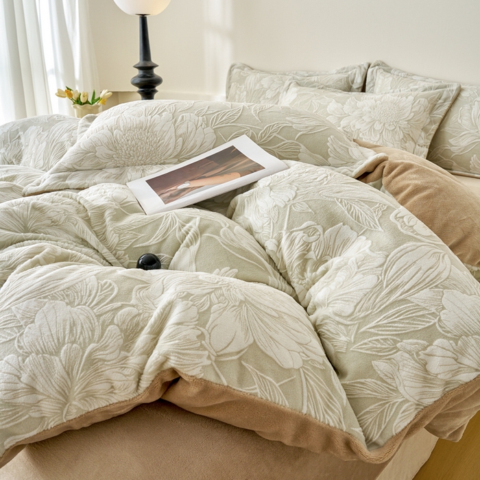 91家纺网 家纺一手货源 找家纺 贝诗梦 2025新款高克重230克5D雕花牛奶绒四件套 花卉咖