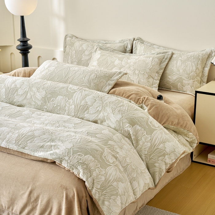 91家纺网 家纺一手货源 找家纺 贝诗梦 2025新款高克重230克5D雕花牛奶绒四件套 花卉咖