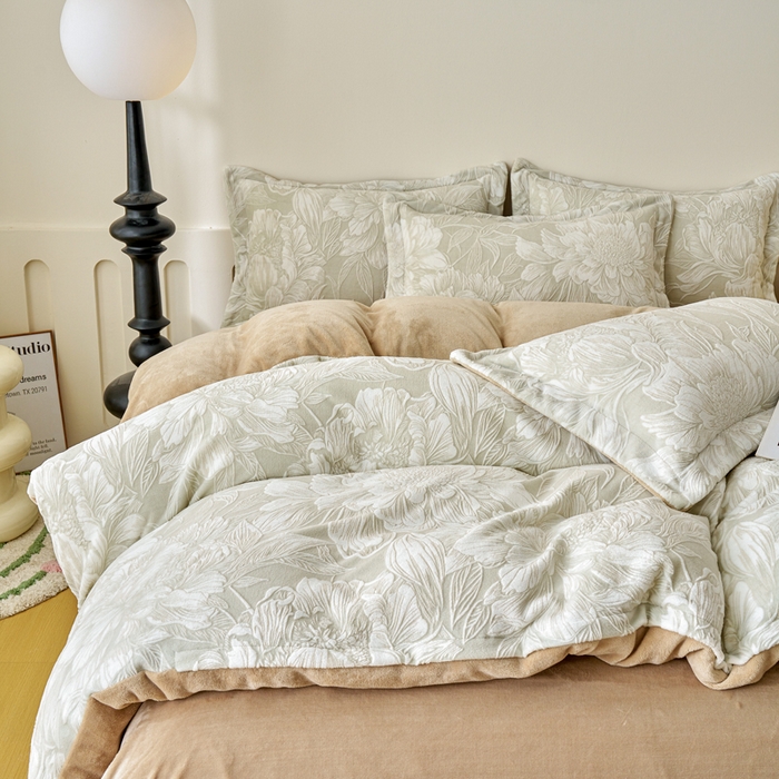 91家纺网 家纺一手货源 找家纺 贝诗梦 2025新款高克重230克5D雕花牛奶绒四件套 花卉咖