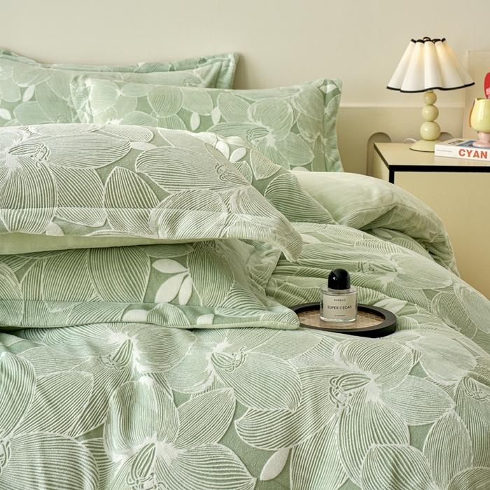 91家纺网 家纺一手货源 找家纺 贝诗梦 2025新款高克重230克5D雕花牛奶绒四件套 花卉绿