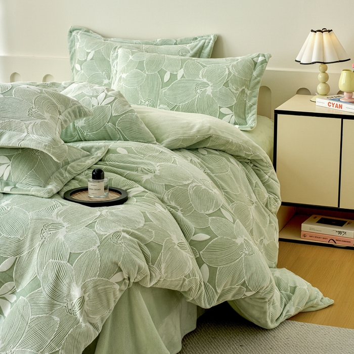 91家纺网 家纺一手货源 找家纺 贝诗梦 2025新款高克重230克5D雕花牛奶绒四件套 花卉绿