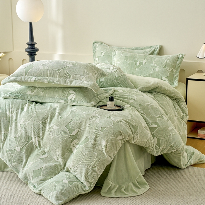 91家纺网 家纺一手货源 找家纺 贝诗梦 2025新款高克重230克5D雕花牛奶绒四件套 花卉绿