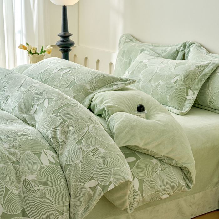 91家纺网 家纺一手货源 找家纺 贝诗梦 2025新款高克重230克5D雕花牛奶绒四件套 花卉绿