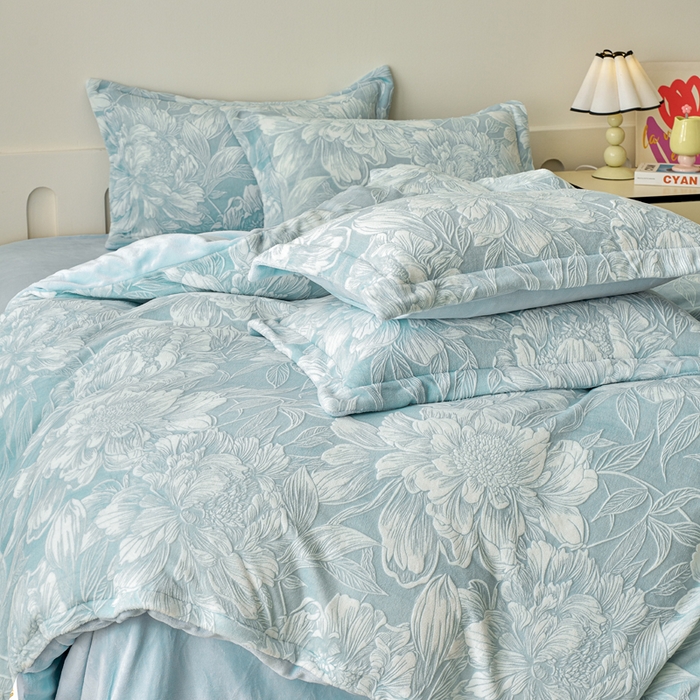 91家纺网 家纺一手货源 找家纺 贝诗梦 2025新款高克重230克5D雕花牛奶绒四件套 花卉青