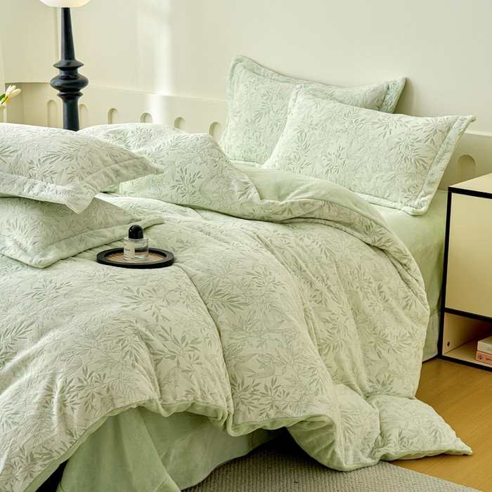 91家纺网 家纺一手货源 找家纺 贝诗梦 2025新款高克重230克5D雕花牛奶绒四件套 柳叶青