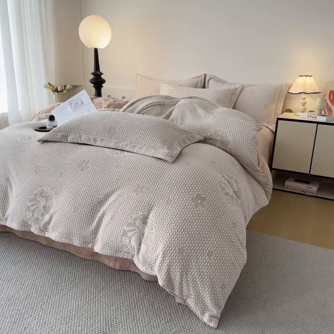 91家纺网 家纺一手货源 找家纺 贝诗梦 2025新款高克重230克5D雕花牛奶绒四件套 浪漫橙