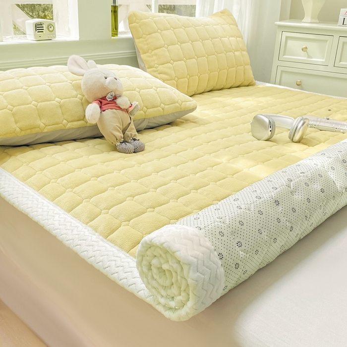 91家纺网 家纺一手货源 找家纺 （总）2025年新款纯色牛奶绒夹棉床垫-风格一