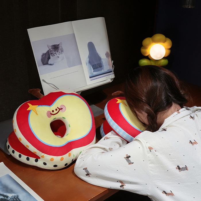 91家纺网 家纺一手货源 找家纺 仟亿莱 2025新款印花苹果华夫格双面午睡枕枕头枕芯 华夫格波点苹果