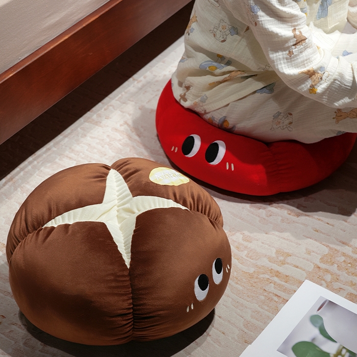 91家纺网 家纺一手货源 找家纺 仟亿莱 2025新款ins大眼果蔬墩墩坐垫 苹果墩墩