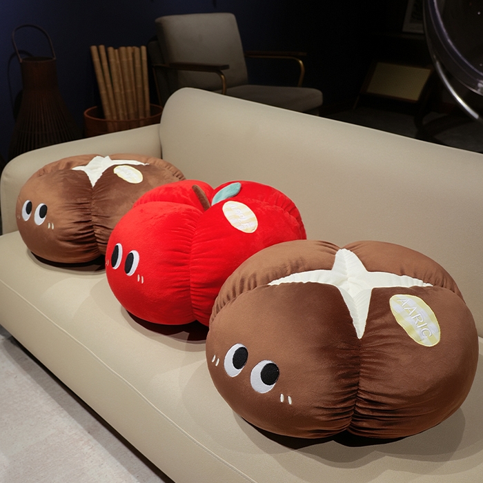 91家纺网 家纺一手货源 找家纺 仟亿莱 2025新款ins大眼果蔬墩墩坐垫 苹果墩墩
