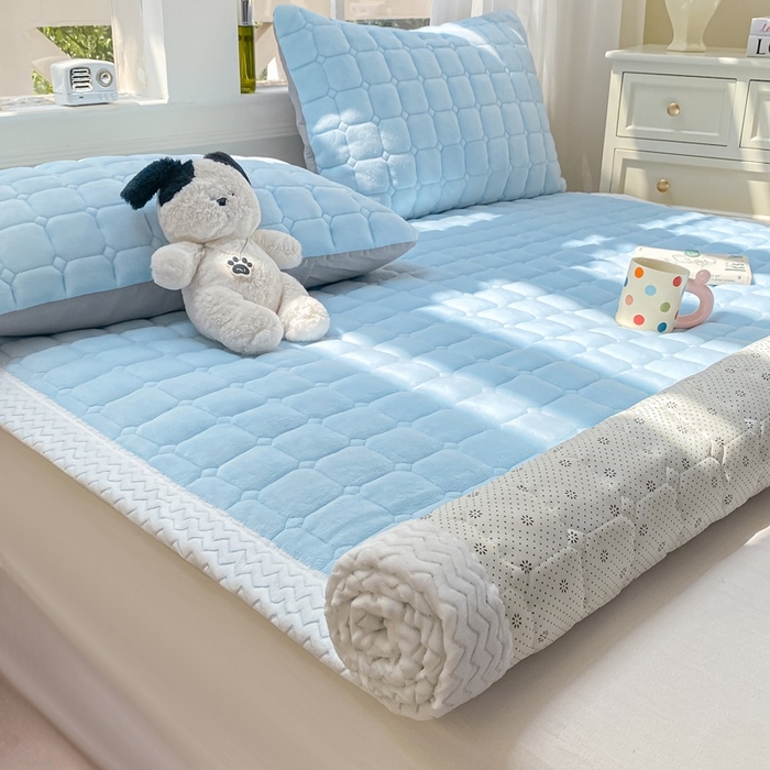 91家纺网 家纺一手货源 找家纺 （总）2025年新款纯色牛奶绒夹棉床垫-风格一