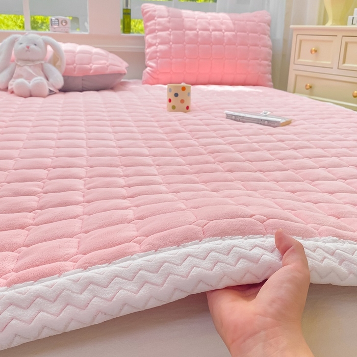 91家纺网 家纺一手货源 找家纺 （总）2025年新款纯色牛奶绒夹棉床垫-风格一