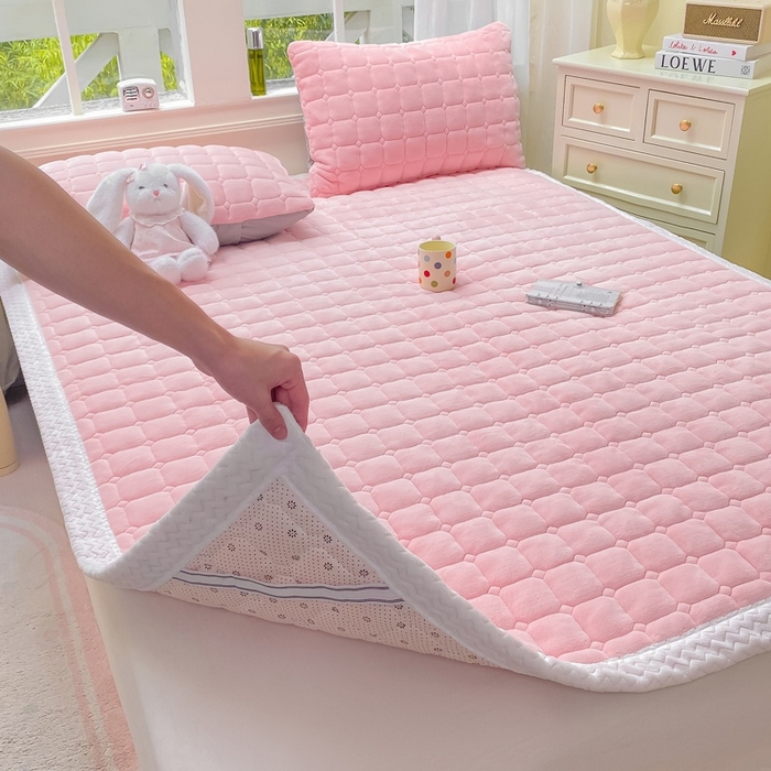 91家纺网 家纺一手货源 找家纺 （总）2025年新款纯色牛奶绒夹棉床垫-风格一