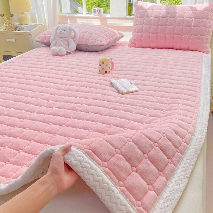 91家纺网 家纺一手货源 找家纺 （总）2025年新款纯色牛奶绒夹棉床垫-风格一