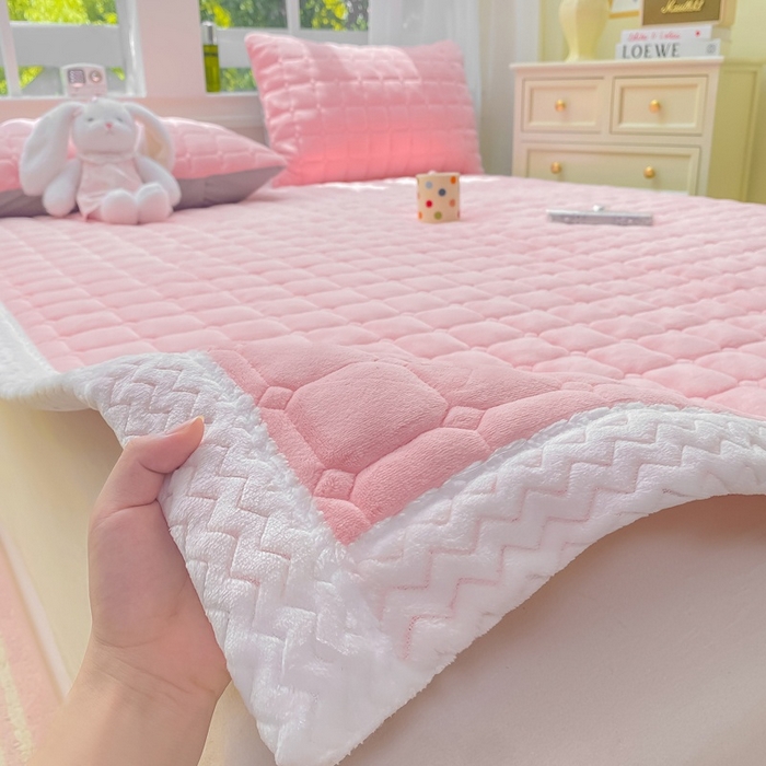 91家纺网 家纺一手货源 找家纺 （总）2025年新款纯色牛奶绒夹棉床垫-风格一