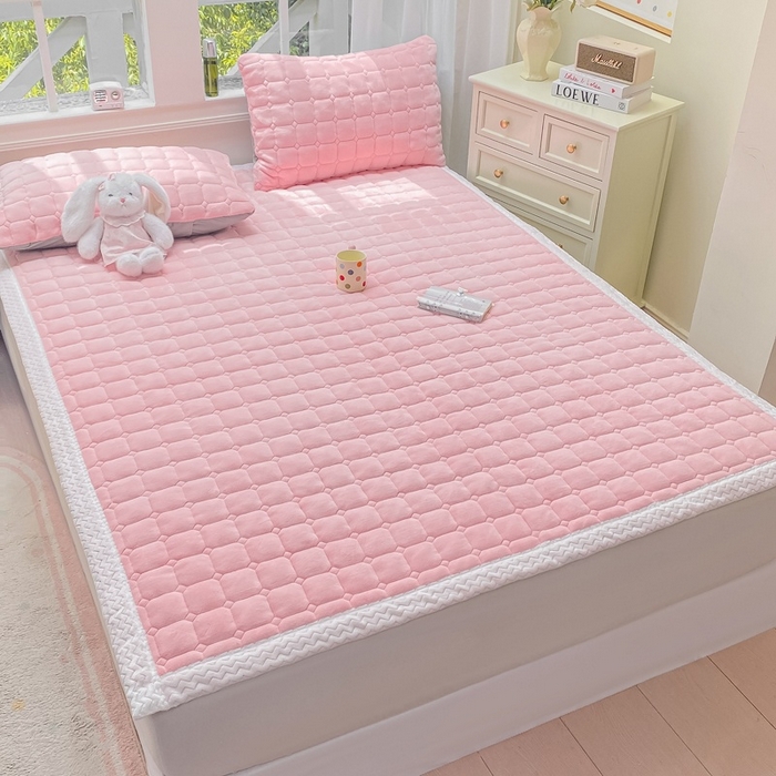 91家纺网 家纺一手货源 找家纺 （总）2025年新款纯色牛奶绒夹棉床垫-风格一