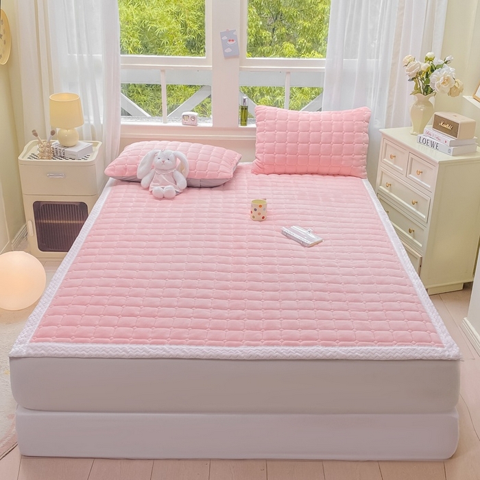 91家纺网 家纺一手货源 找家纺 （总）2025年新款纯色牛奶绒夹棉床垫-风格一