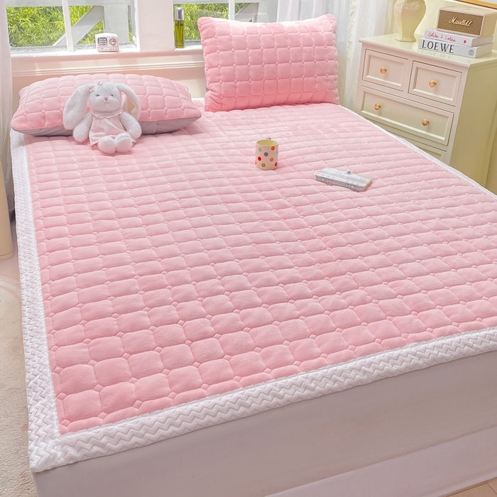 91家纺网 家纺一手货源 找家纺 （总）2025年新款纯色牛奶绒夹棉床垫-风格一