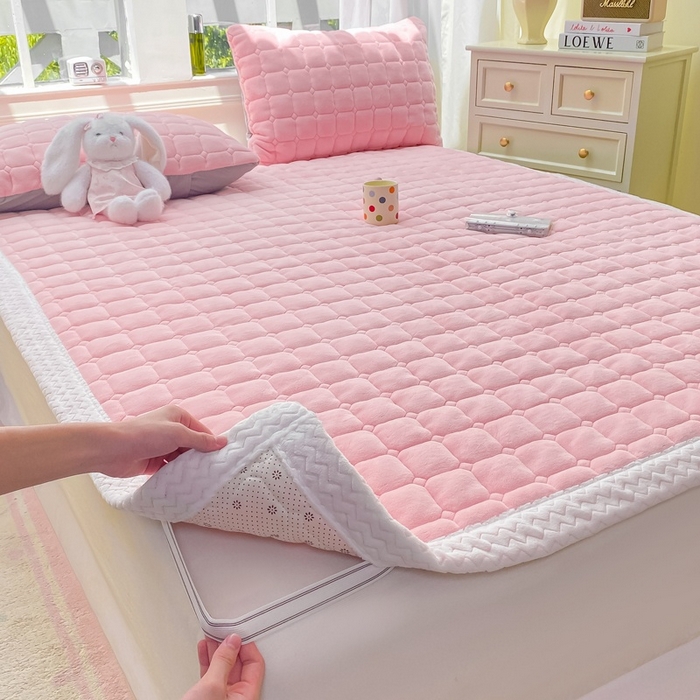 91家纺网 家纺一手货源 找家纺 （总）2025年新款纯色牛奶绒夹棉床垫-风格一