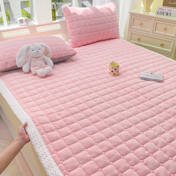 91家纺网 家纺一手货源 找家纺 （总）2025年新款纯色牛奶绒夹棉床垫-风格一