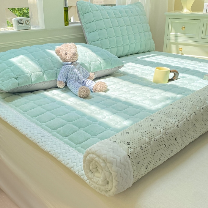 2025年新款纯色牛奶绒夹棉床垫-风格一 冰蓝