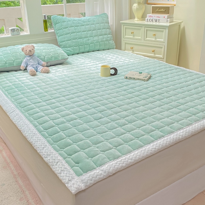 91家纺网 家纺一手货源 找家纺 2025年新款纯色牛奶绒夹棉床垫-风格一 冰蓝