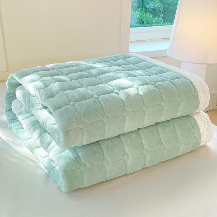 91家纺网 家纺一手货源 找家纺 2025年新款纯色牛奶绒夹棉床垫-风格一 冰蓝