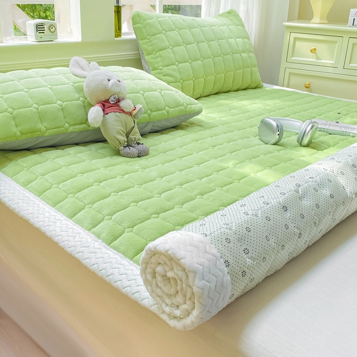 2025年新款纯色牛奶绒夹棉床垫-风格一 豆绿
