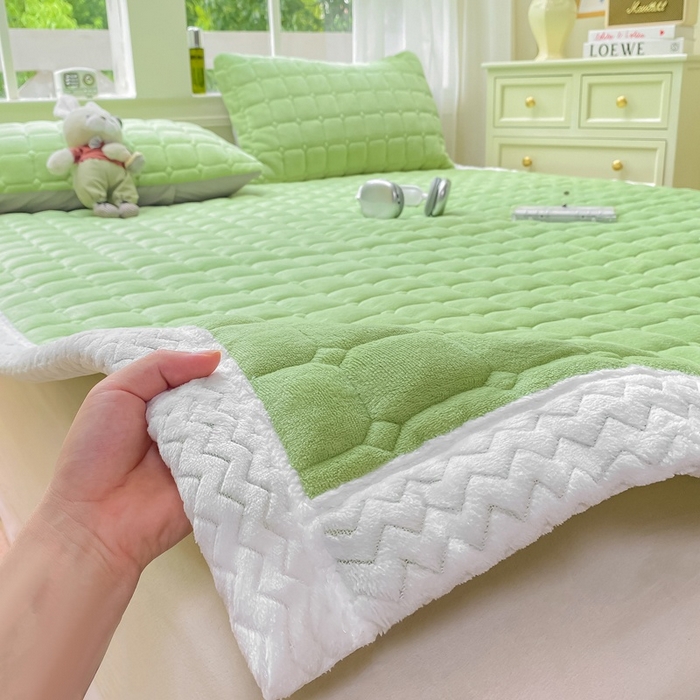 91家纺网 家纺一手货源 找家纺 2025年新款纯色牛奶绒夹棉床垫-风格一 豆绿