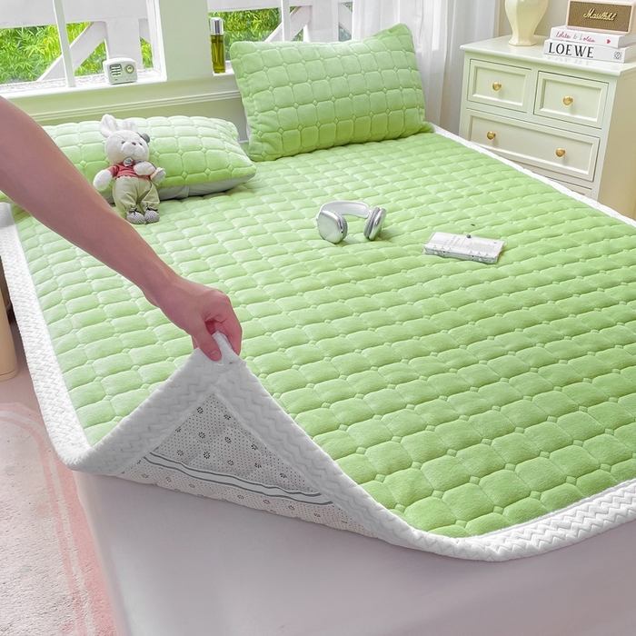 91家纺网 家纺一手货源 找家纺 2025年新款纯色牛奶绒夹棉床垫-风格一 豆绿