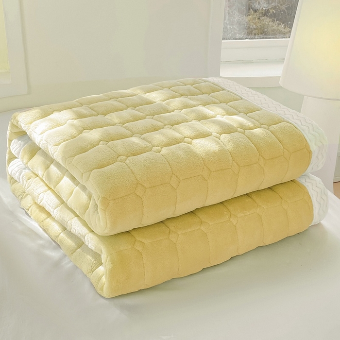 91家纺网 家纺一手货源 找家纺 2025年新款纯色牛奶绒夹棉床垫-风格一 奶黄