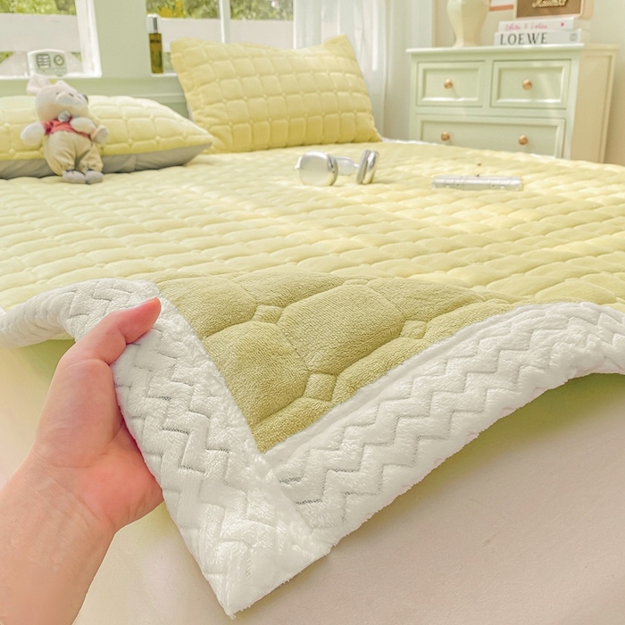 91家纺网 家纺一手货源 找家纺 2025年新款纯色牛奶绒夹棉床垫-风格一 奶黄