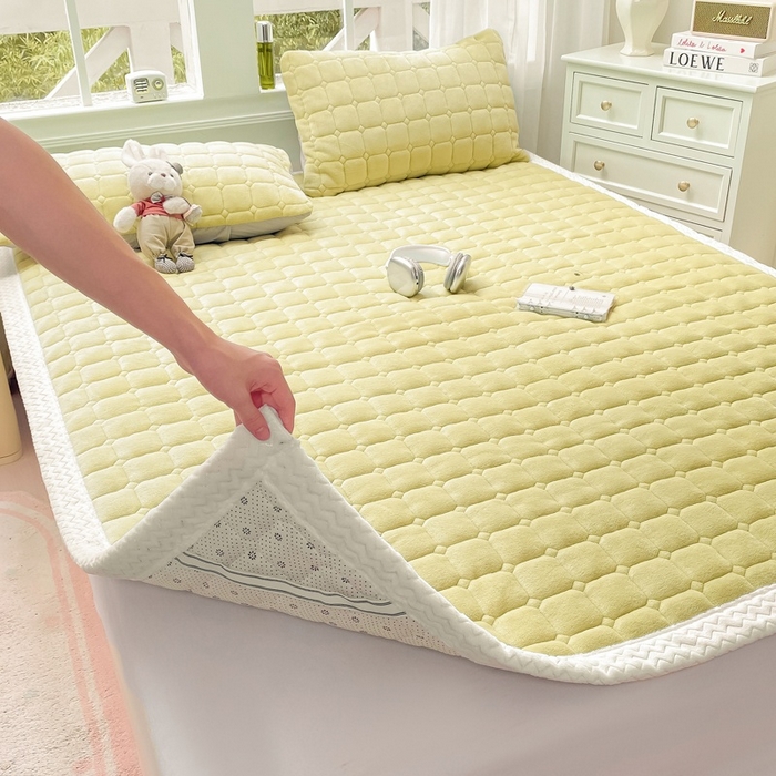 91家纺网 家纺一手货源 找家纺 2025年新款纯色牛奶绒夹棉床垫-风格一 奶黄