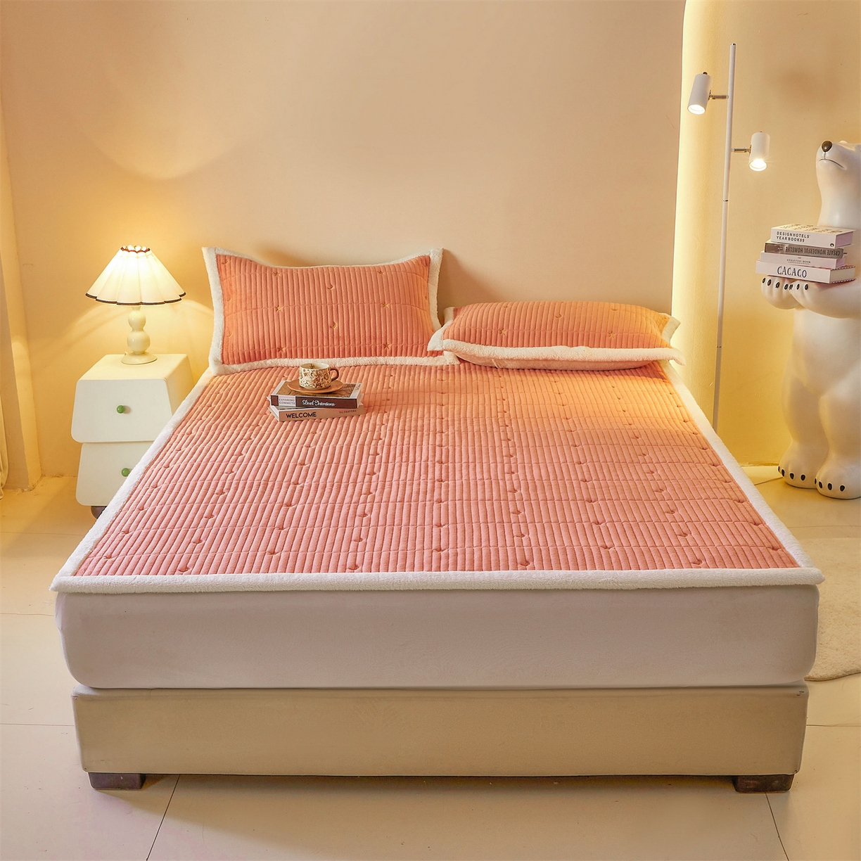 91家纺网 家纺一手货源 找家纺 （总）雯豆家纺 2025秋冬新款刺绣款夹棉床褥床垫床护垫绣花纯色垫子