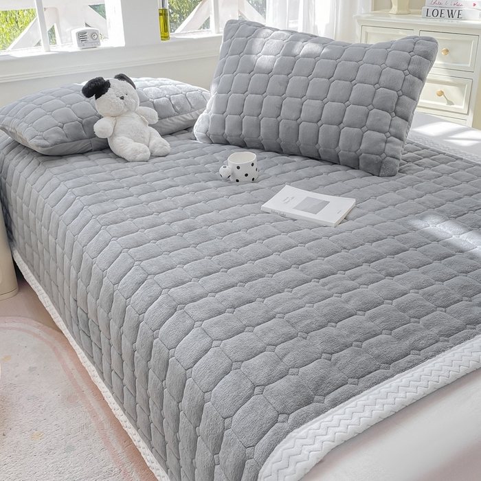 91家纺网 家纺一手货源 找家纺 2025年新款纯色牛奶绒夹棉床垫-风格一 浅灰